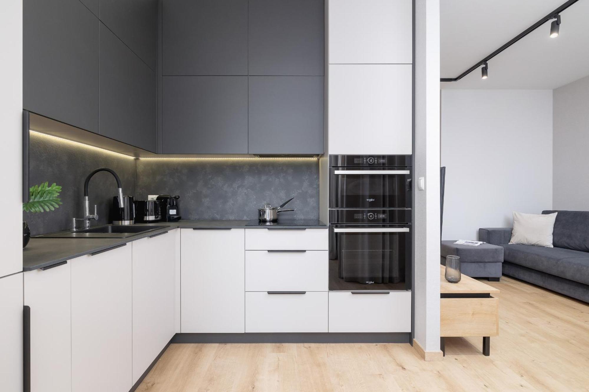 Bright In With Garden, Air Conditioning, Parking And Desk By Renters Prestige Apartament Kraków