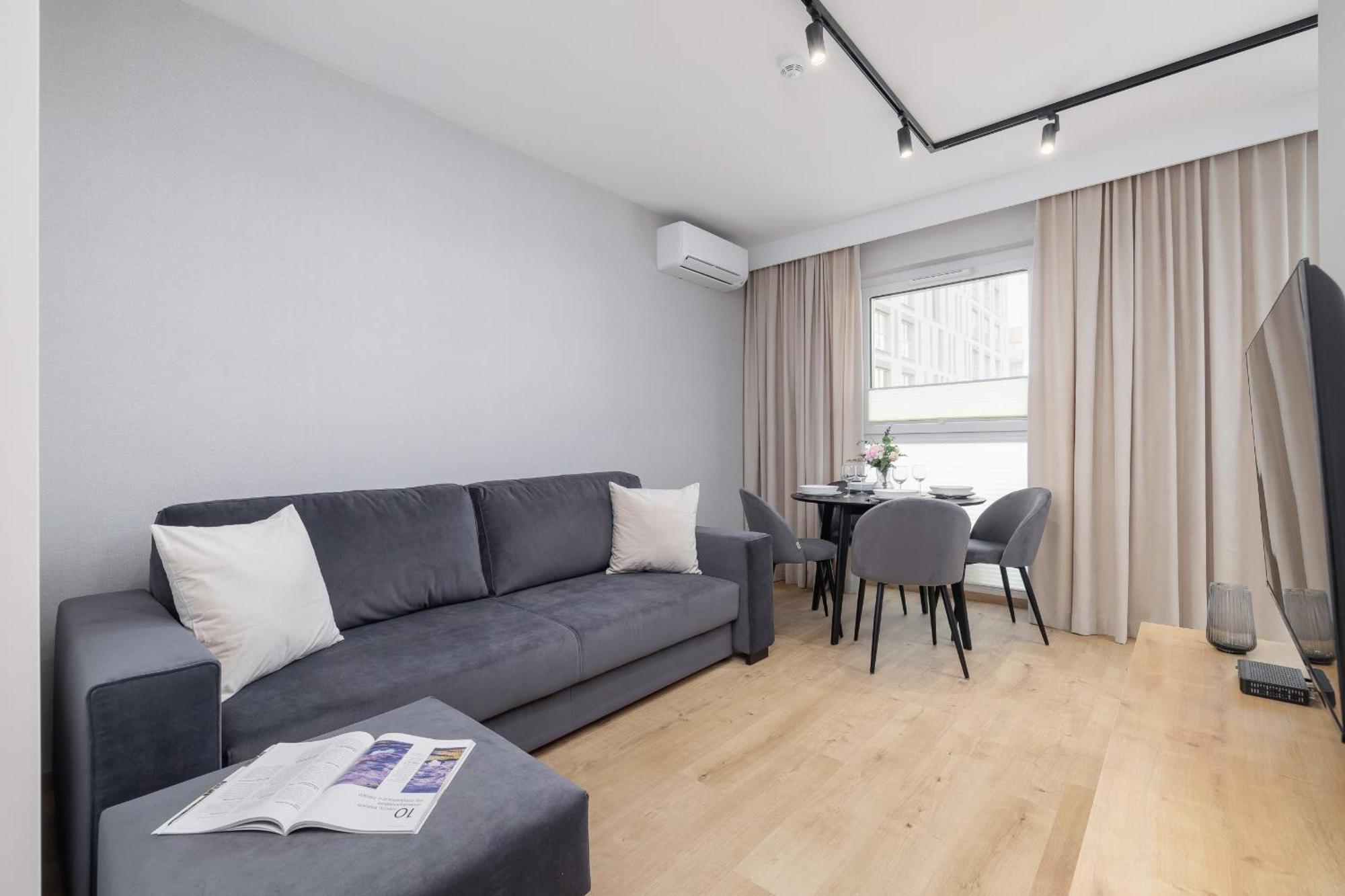 Bright In With Garden, Air Conditioning, Parking And Desk By Renters Prestige Apartament Kraków