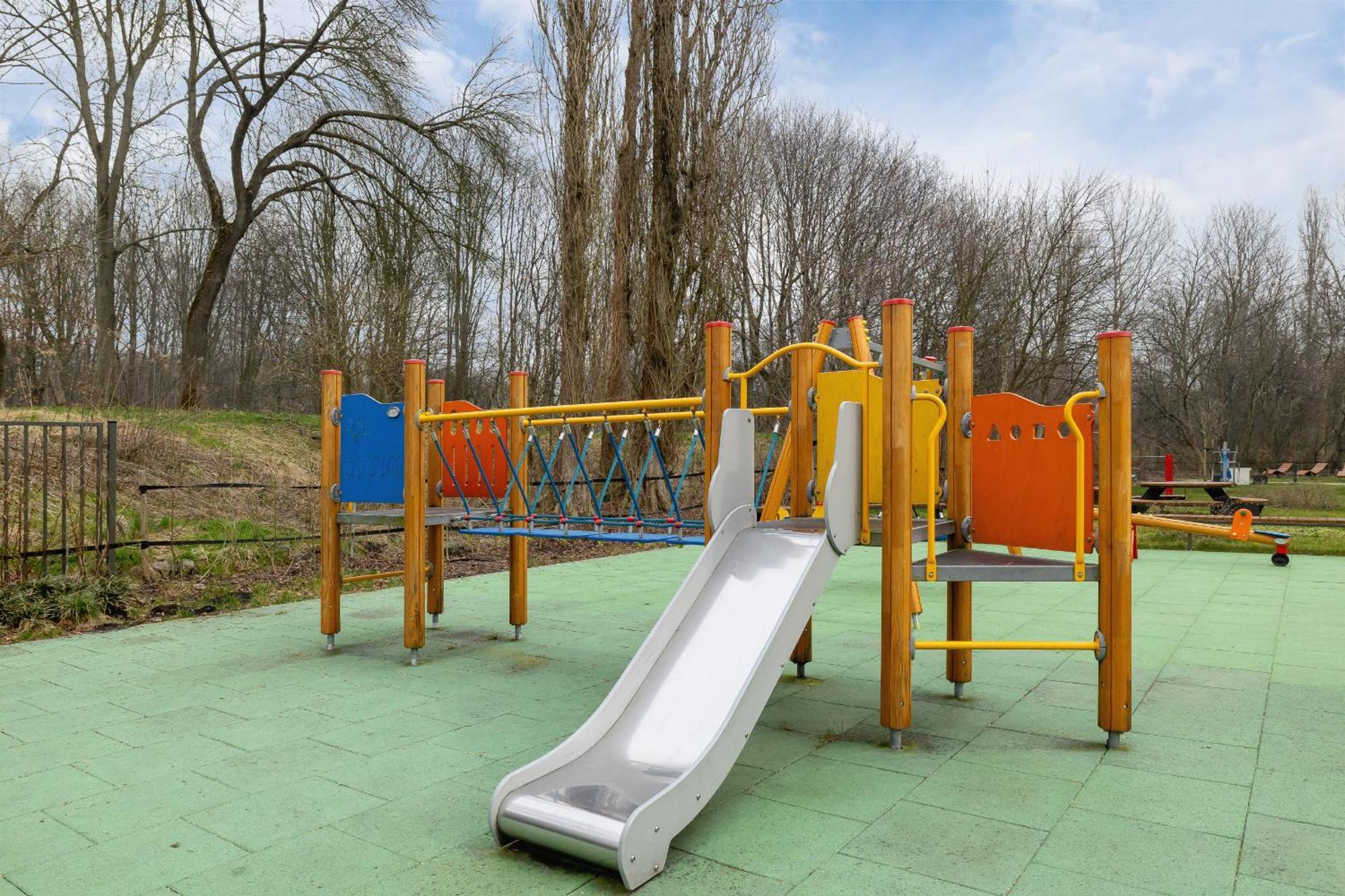 Bright In With Garden, Air Conditioning, Parking And Desk By Renters Prestige Kraków