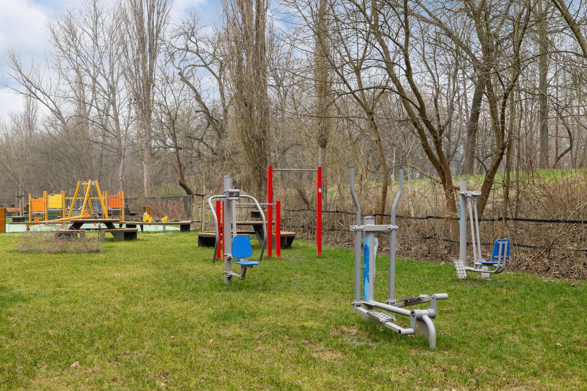 Bright In With Garden, Air Conditioning, Parking And Desk By Renters Prestige Kraków