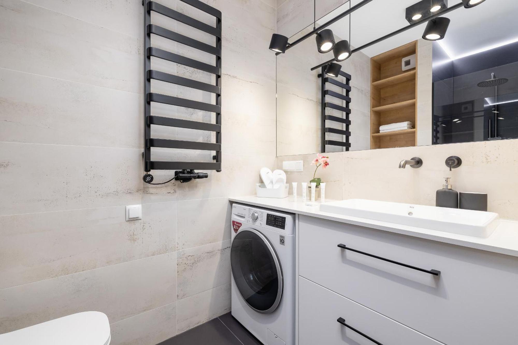Bright In With Garden, Air Conditioning, Parking And Desk By Renters Prestige Krakau