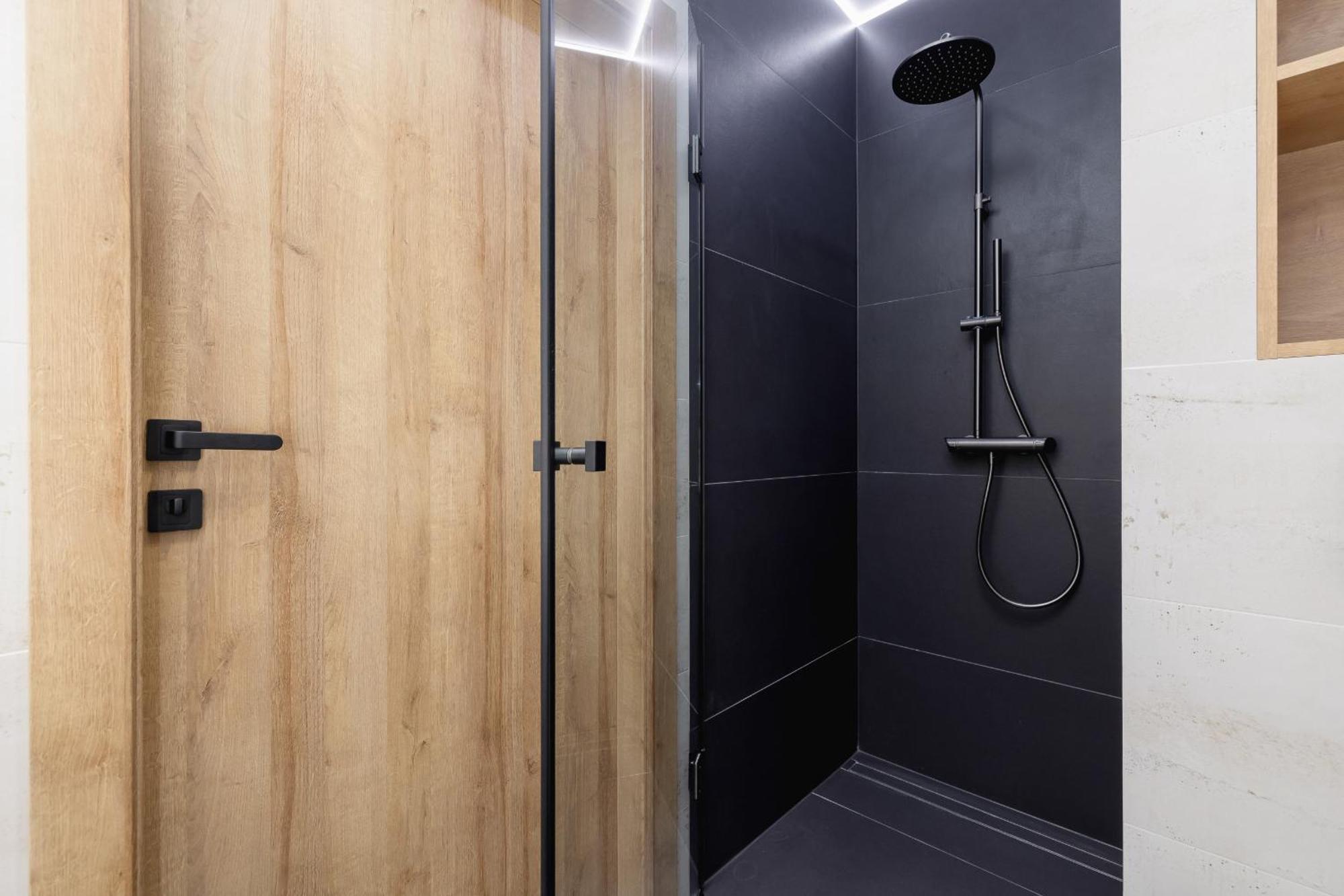 Lema 19 Uniqe Apartment In Krakow With Garden Air Conditioning Parking Near Tauron Arena By Renters Prestige Krakau