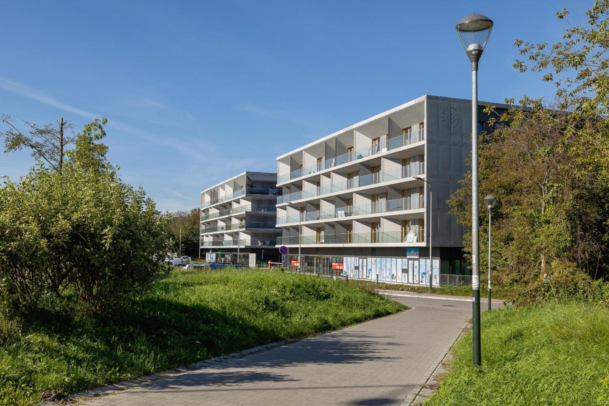 Lema 19 Uniqe Apartment In Krakow With Garden Air Conditioning Parking Near Tauron Arena By Renters Prestige Apartment