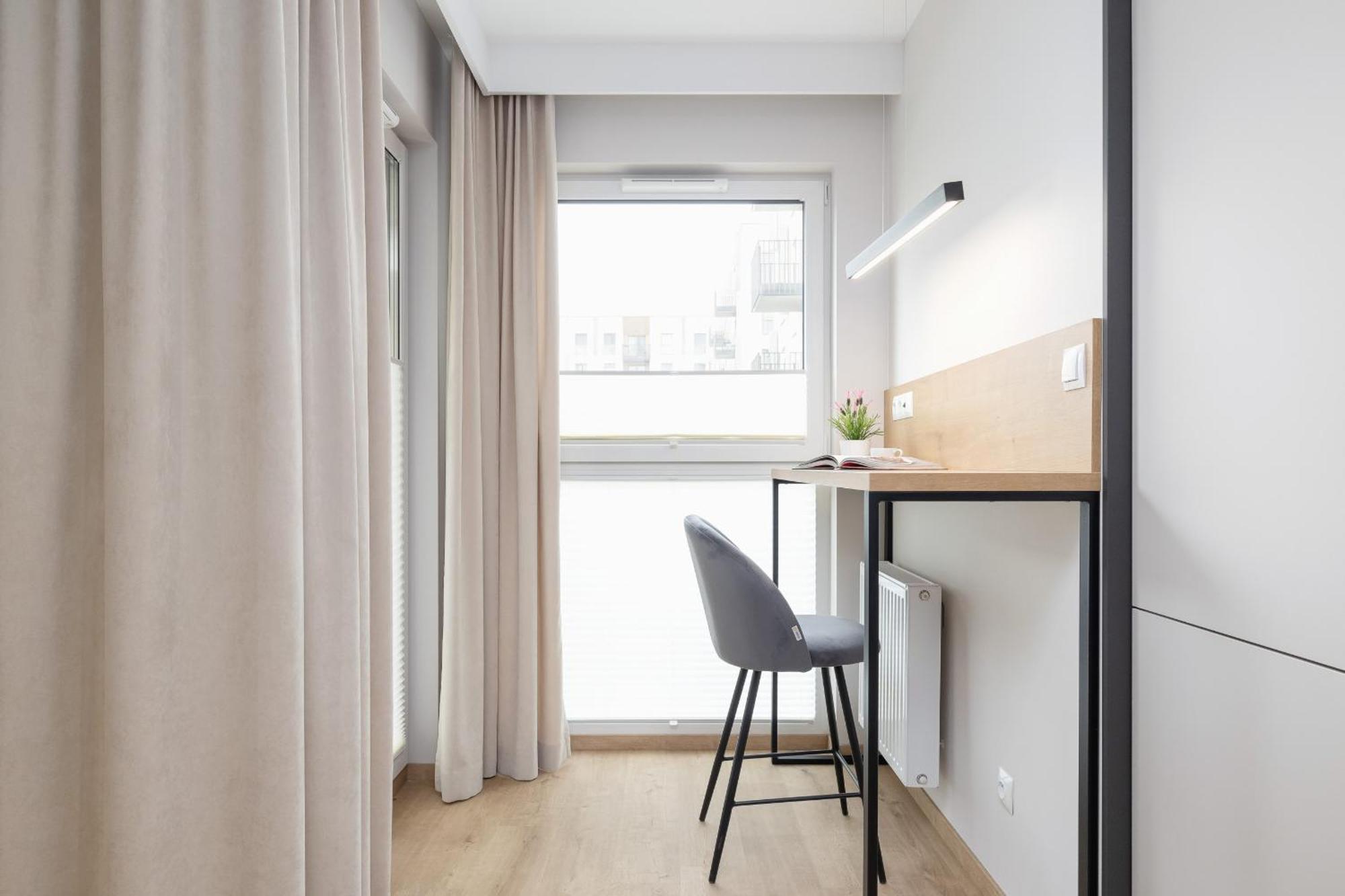 Bright In With Garden, Air Conditioning, Parking And Desk By Renters Prestige Appartement Krakau