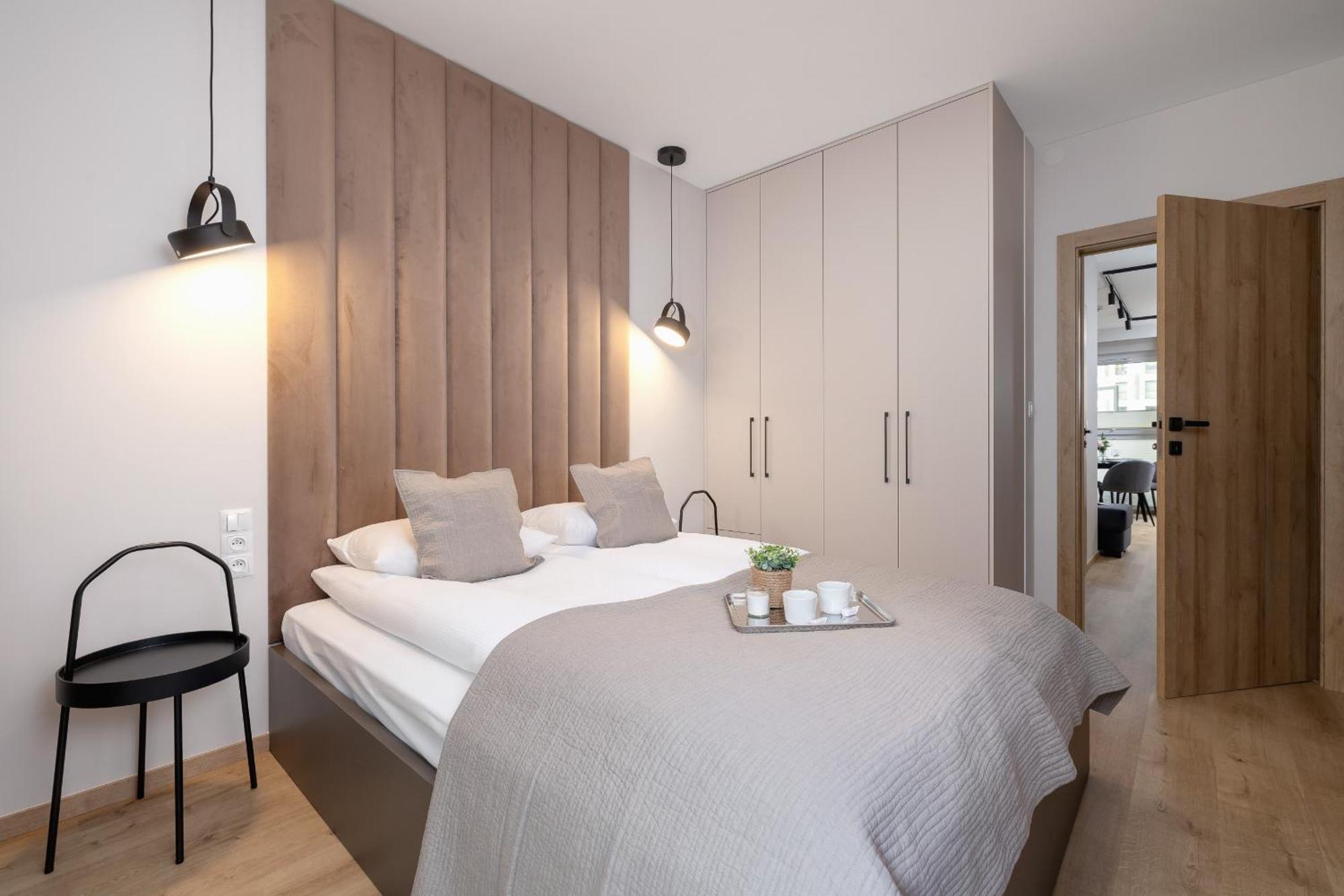 Appartement Bright In With Garden, Air Conditioning, Parking And Desk By Renters Prestige *