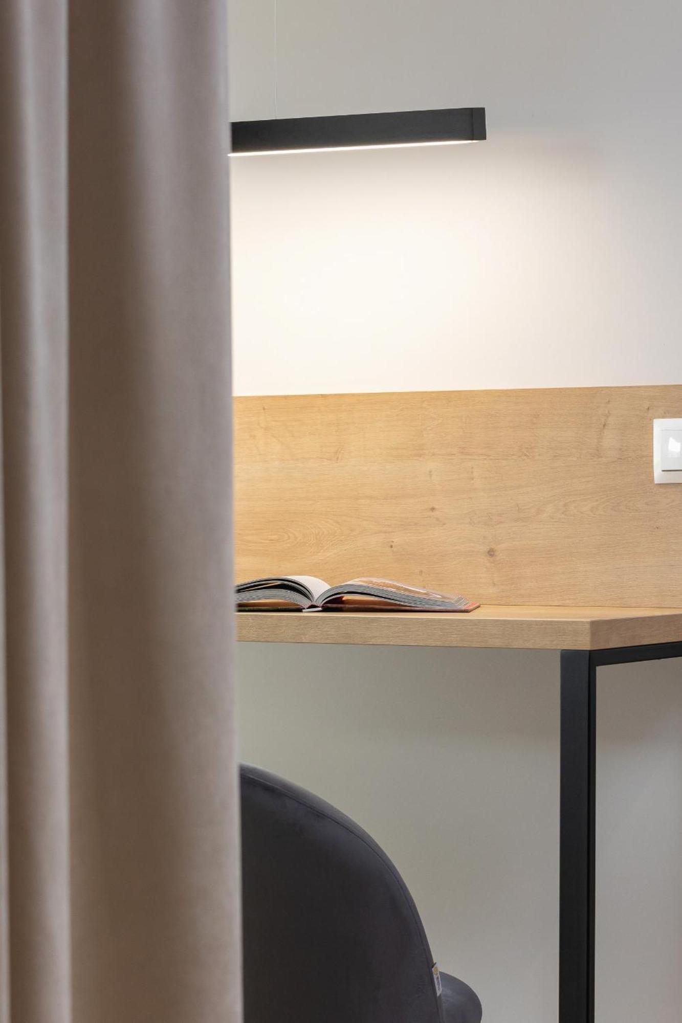 Bright In With Garden, Air Conditioning, Parking And Desk By Renters Prestige Krakau