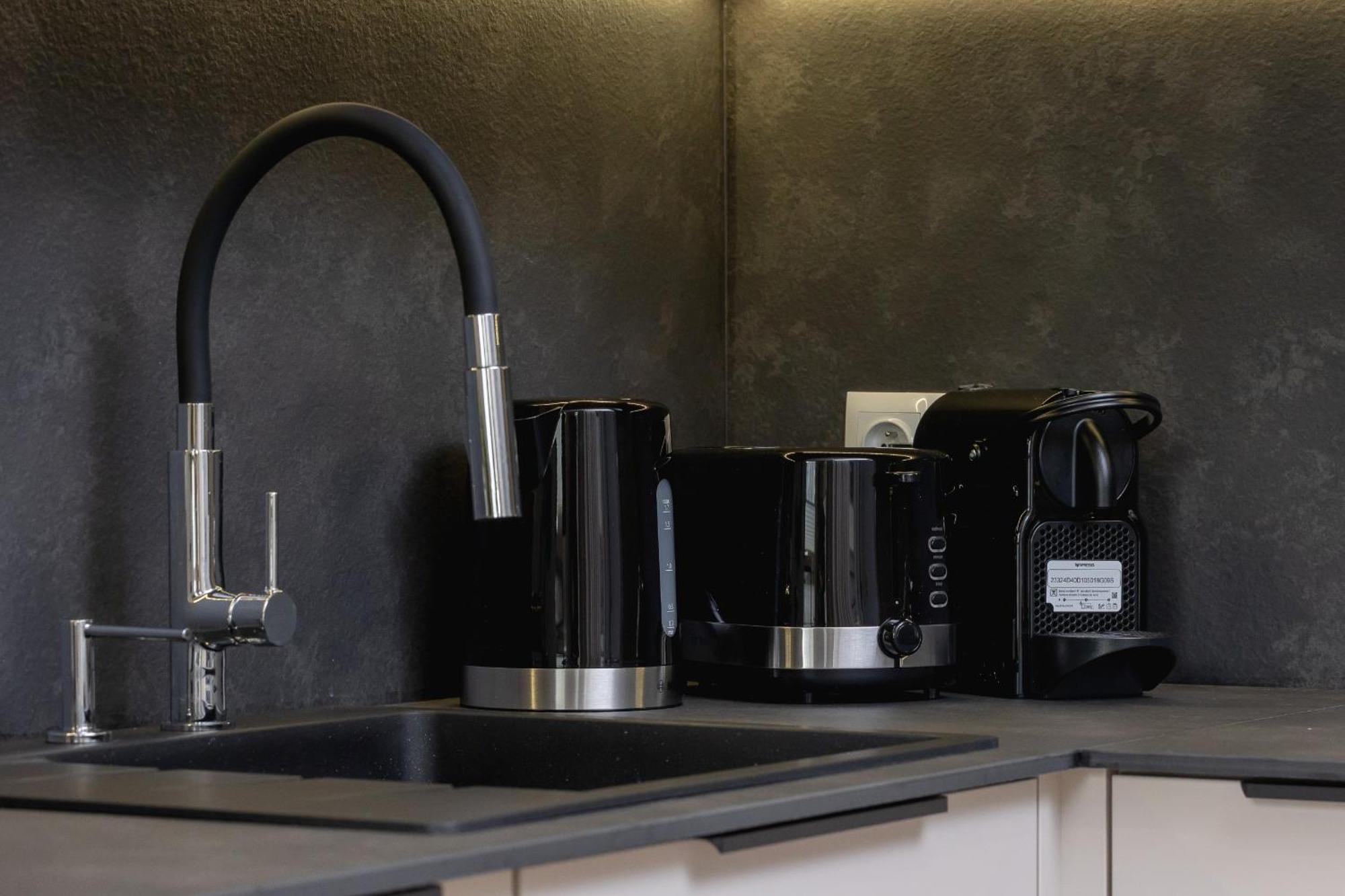 Appartement Bright In With Garden, Air Conditioning, Parking And Desk By Renters Prestige *