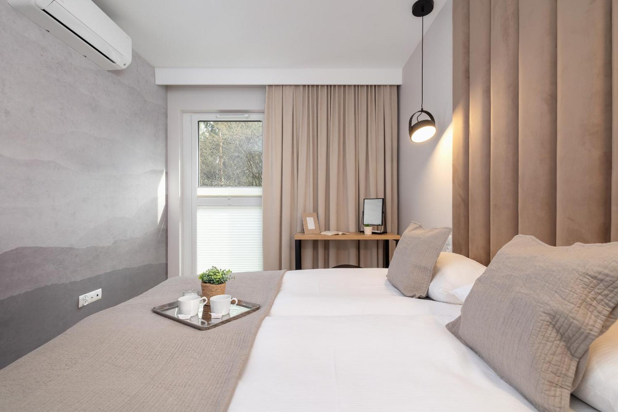 Bright In With Garden, Air Conditioning, Parking And Desk By Renters Prestige * Krakau