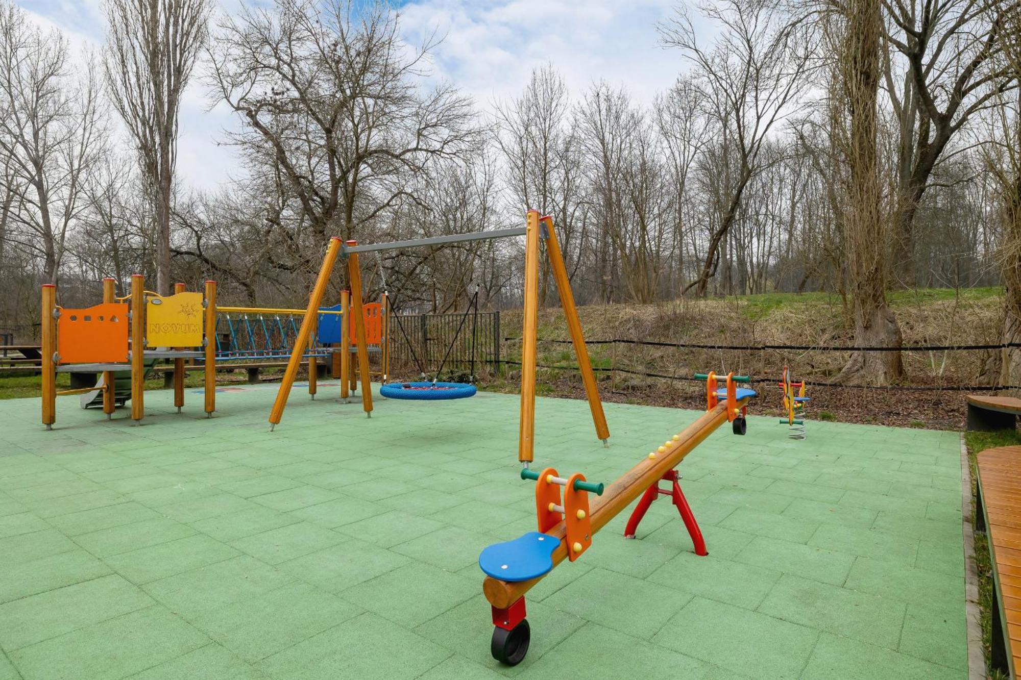 Bright In With Garden, Air Conditioning, Parking And Desk By Renters Prestige Krakau